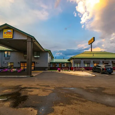 Yellowstone River Inn & Suites-2