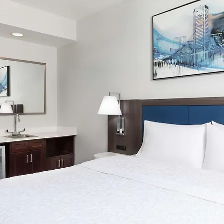 Hampton Inn & Suites Baltimore Inner Harbor-2