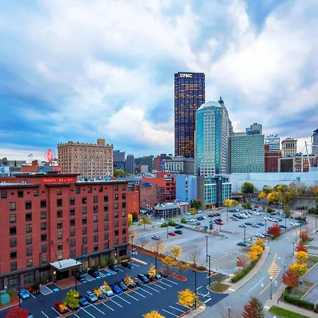 Hampton Inn & Suites Pittsburgh Downtown-2