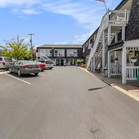 Snyders Shoreline Inn-3