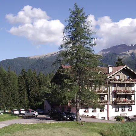 Hotel Canada-3