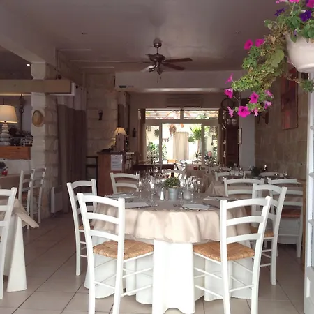 Hôtel Restaurant Le Provençal-3