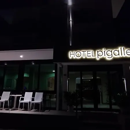 Hotel Pigalle-2