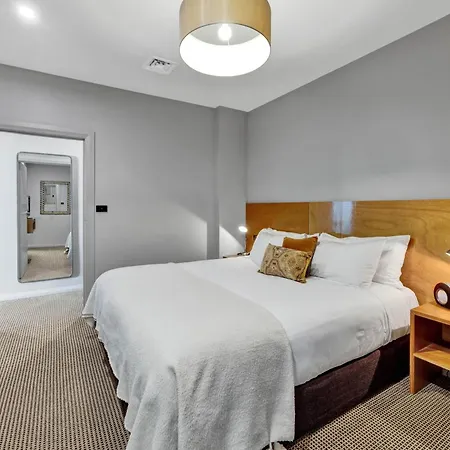 King And Queen Hotel Suites-2