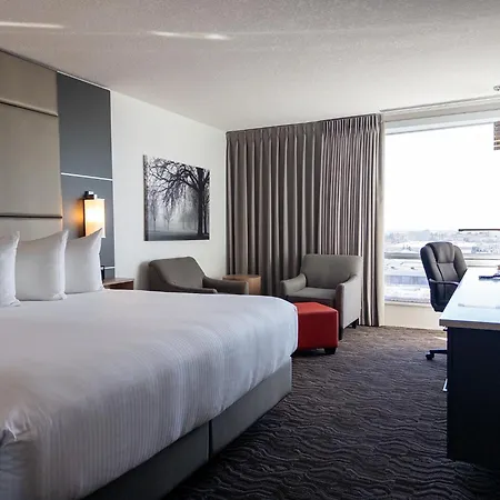 Carriage House Hotel And Conference Centre-3