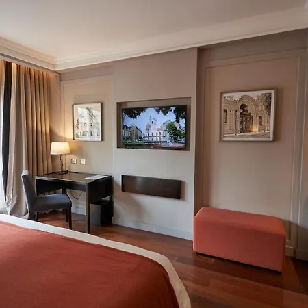 Carles Hotel-2