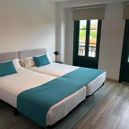 Hotel Pombal Rooms-3