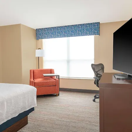 Hampton Inn & Suites Madison Downtown-2