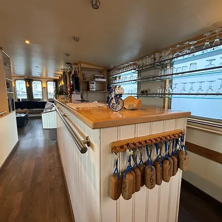 Hotelboat Iris-2
