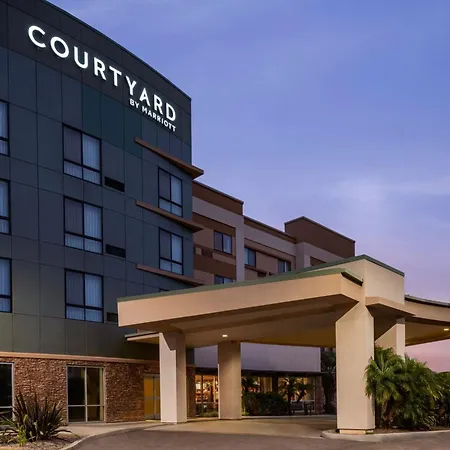 Courtyard By Marriott San Diego Oceanside-3