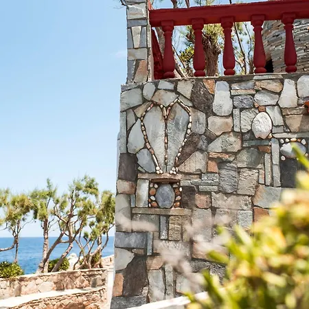 Cavos Bay Hotel & Studios-2
