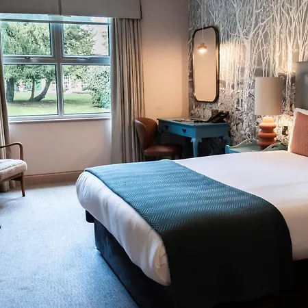 Bush Hotel Farnham-2
