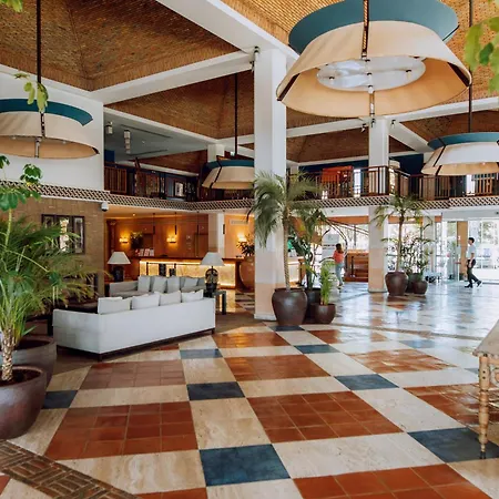 Grande Real Santa Eulalia Resort & Hotel Spa-3