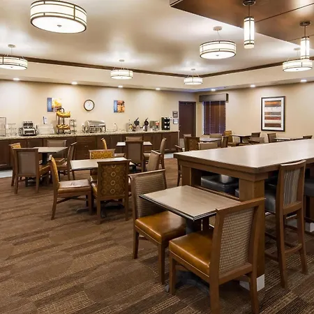 Best Western Plus Lincoln Inn & Suites-3