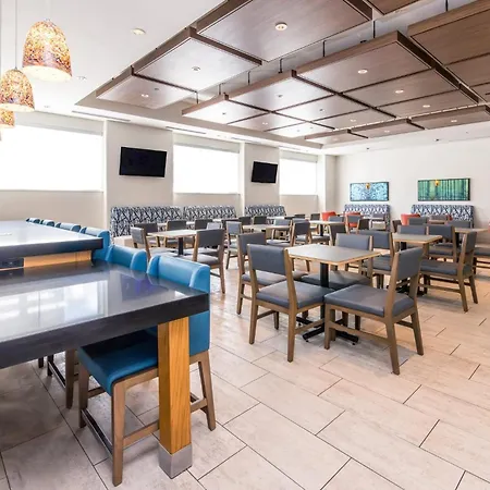 Holiday Inn Express & Suites Downtown Louisville By Ihg-3