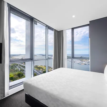 Meriton Suites Southport-3