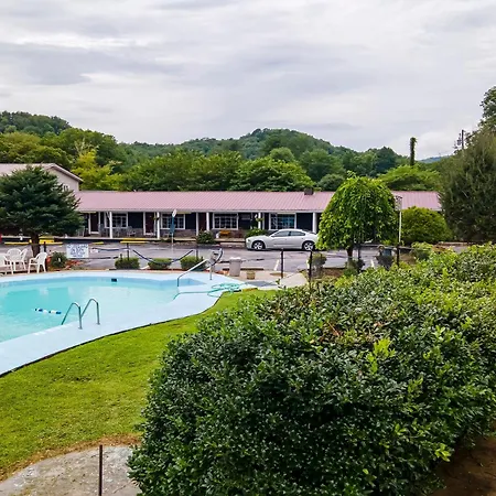 Lloyd'S On The River Country Inn By Oyo-2