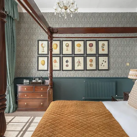 Royal Hotel-2
