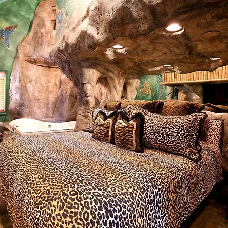 Black Swan Inn Luxurious Theme Rooms-3