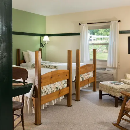 Inn & Spa At Cedar Falls-2