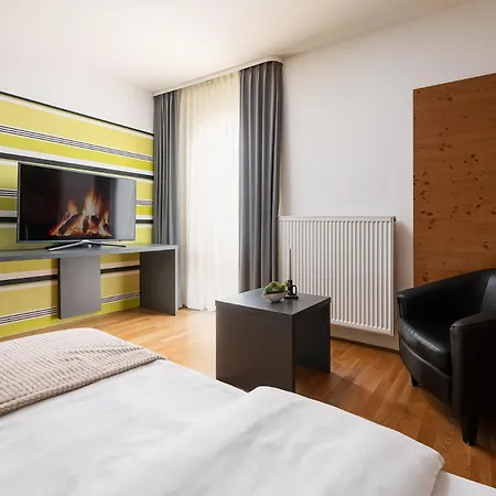 Hotel CampusZwei Komfortable Doppelzimmer&Apartments mit Küche Zentral in Ludwigsburg ideal für Business&Langzeitaufenthalte 24h Check in Kinder bis 14 Jahre übernachten kostenlos-3