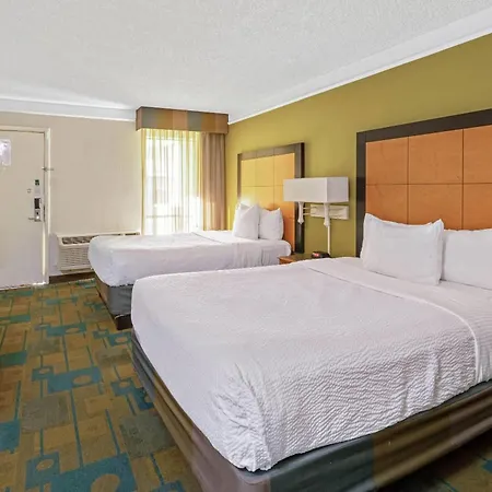 Travelodge By Wyndham Phoenix North-2