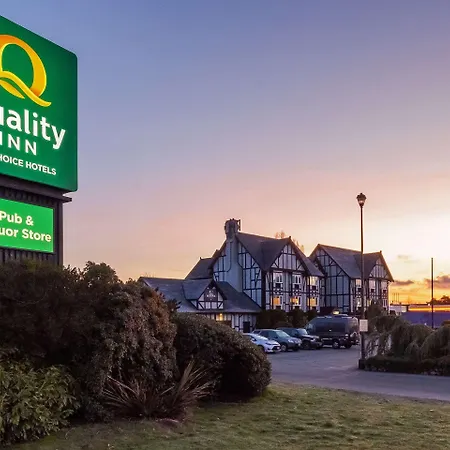 Quality Inn Waddling Dog-3