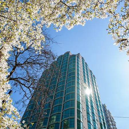 Rosedale On Robson Suite Hotel-2