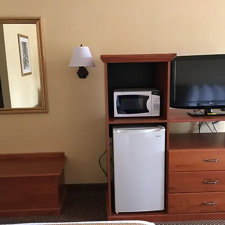 Oakridge Inn & Suites-3