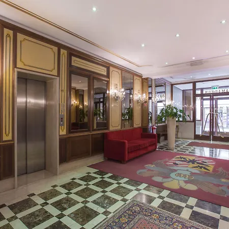 Hotel Amadeus-3