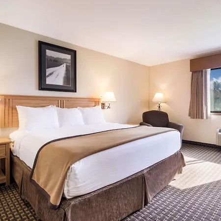 Best Western Golden Spike Inn & Suites-3