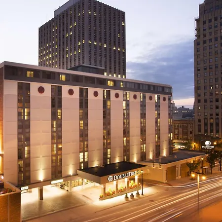 Doubletree By Hilton Milwaukee Downtown-2