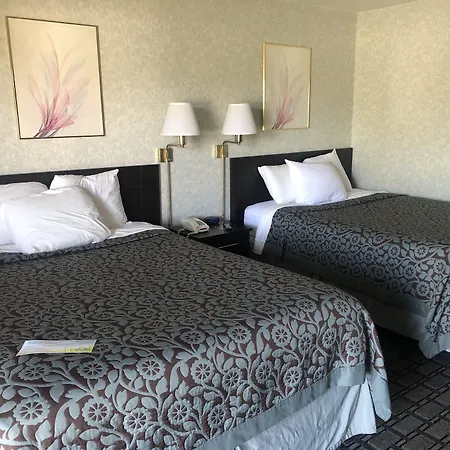 Days Inn By Wyndham St Clairsville-3