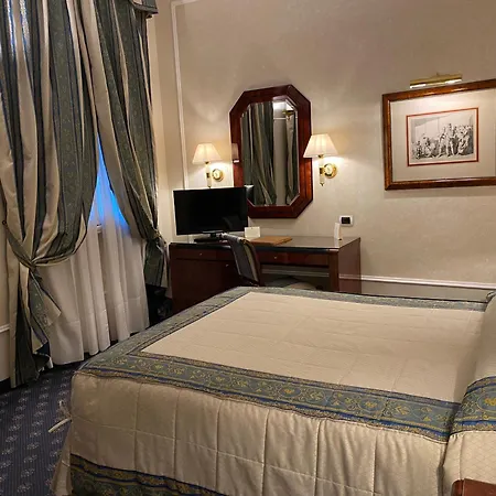 Hotel De La Ville-3