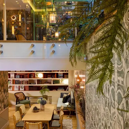 Hotel Jardin De Cluny-2