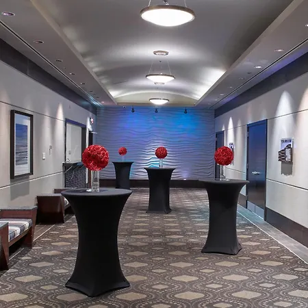 Delta Hotels By Marriott Edmonton Centre Suites-2