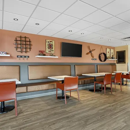 Best Western Plus Airport Inn & Suites-2
