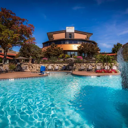 Lodge Of Four Seasons Golf Resort, Marina & Spa-2