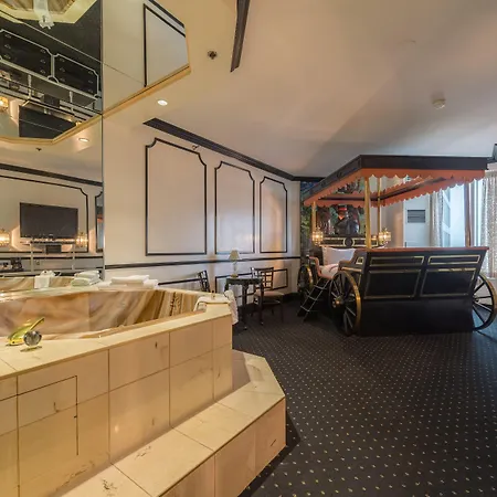 Fantasyland Hotel-2