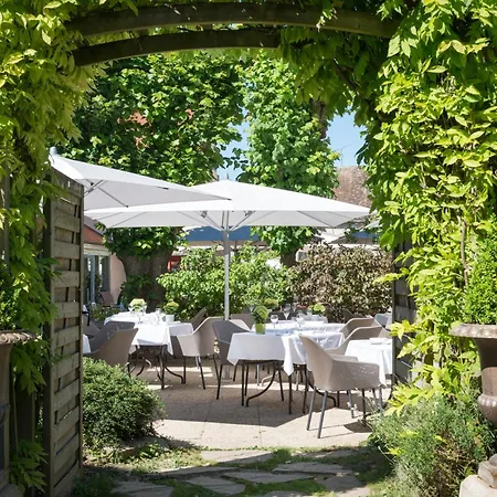 Hôtel Aux Vieux Remparts, The Originals Relais-3