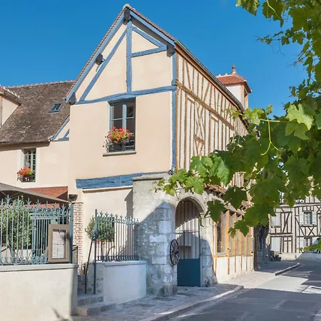 Hôtel Aux Vieux Remparts, The Originals Relais-2