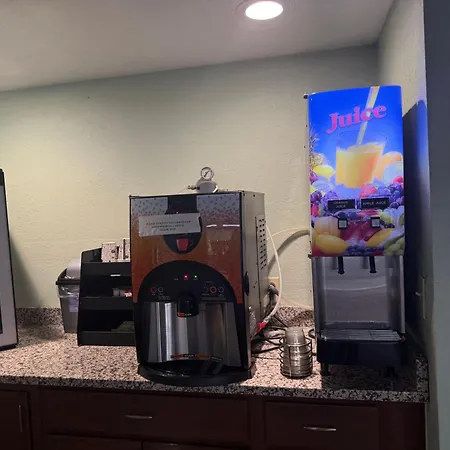 Clinton Inn & Suites-3