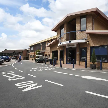 The Essex Golf & Country Club Hotel-2