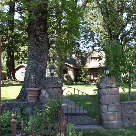 Strawberry Valley Inn-3