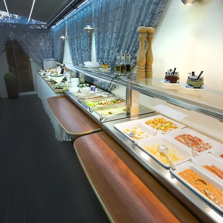 Luxury Family Hotel Royal Palace-3