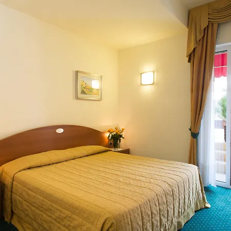Hotel Capri Bardolino 3S-2