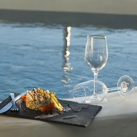 Pearl On The Cliff Hotel & Suites By Pearl Hotel Collection-2