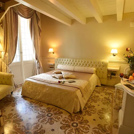 Suite Hotel Santa Chiara-2