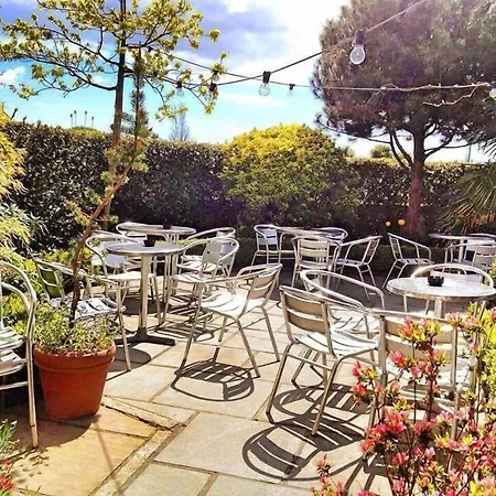 Riverbank House Hotel-3