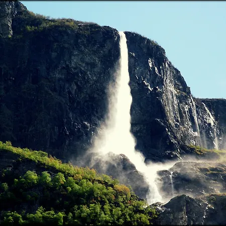 Gudvangen Fjordtell-3
